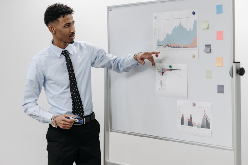 Save or Scale? The Decision That Separates Small Businesses From Big Ones